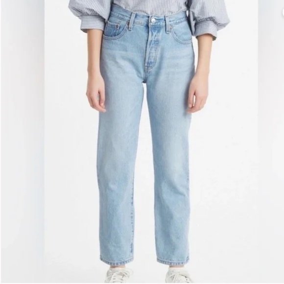 Levi's Women's Straight Leg Jeans - Light Blue - Picture 11 of 11
